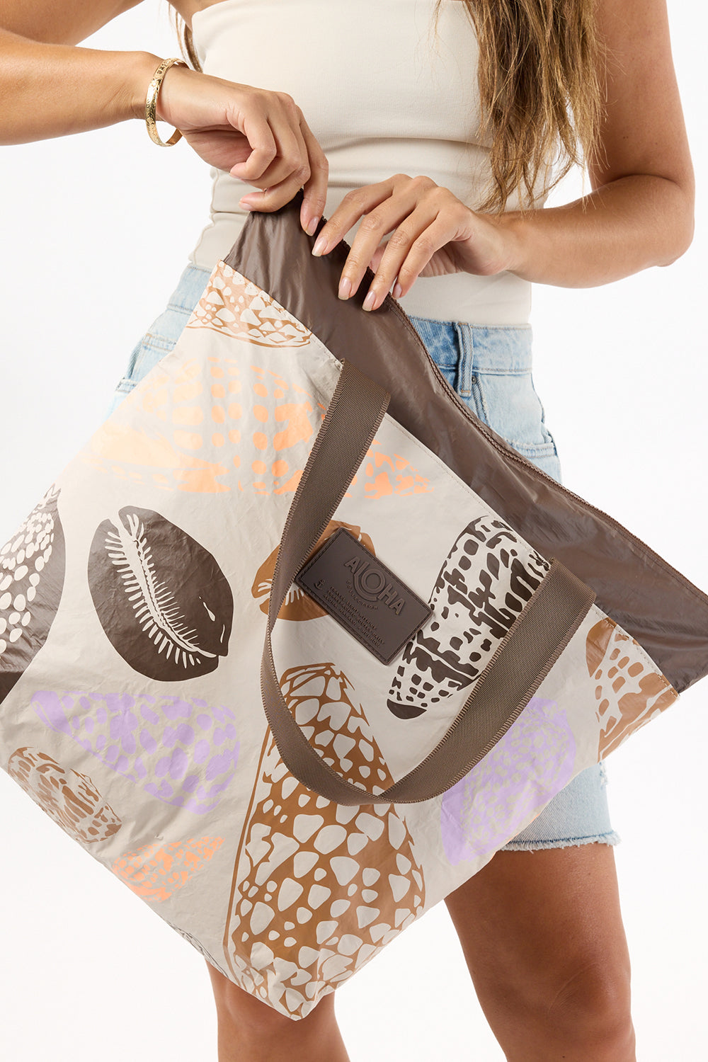 ALOHA Collection Shoreline Day Tripper in Sandstone