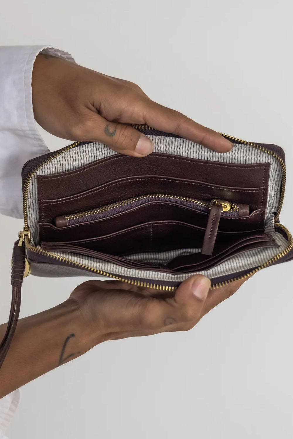 CLHEI Pouch Wallet in Metallic Gold