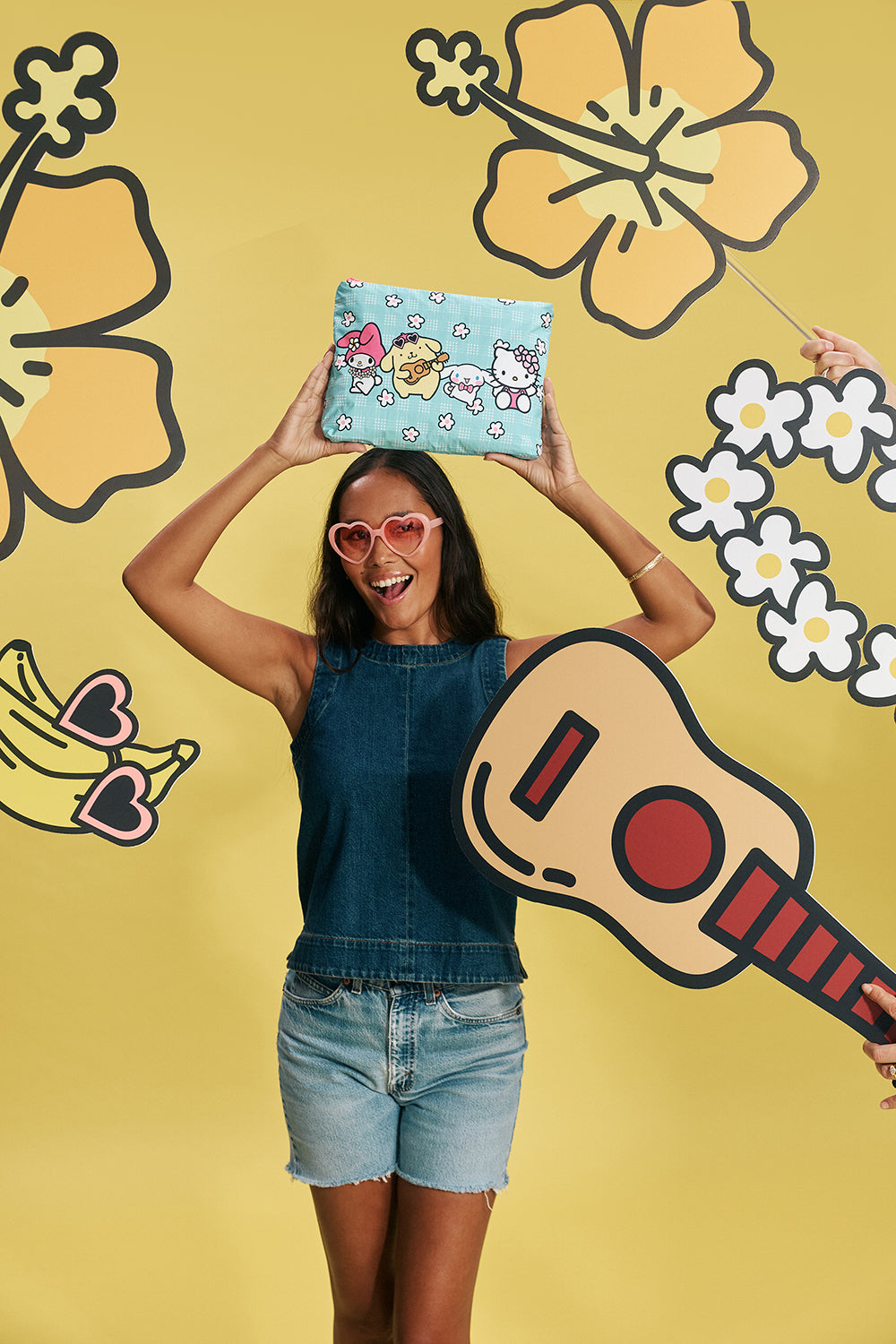 ALOHA Collection HELLO KITTY Palaka Friends Mid Pouch in Blue Skies