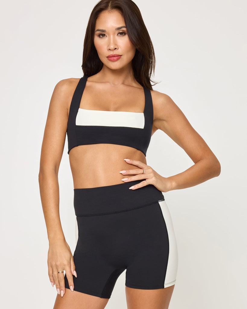 Black-Cream | Model: Jocelyn (size: S) | Hover