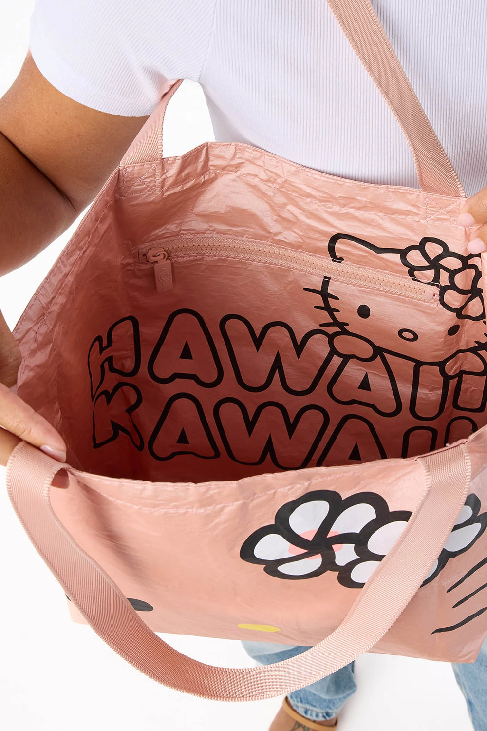 ALOHA Collection HELLO KITTY Kitty Face Reversible Tote in Rosey